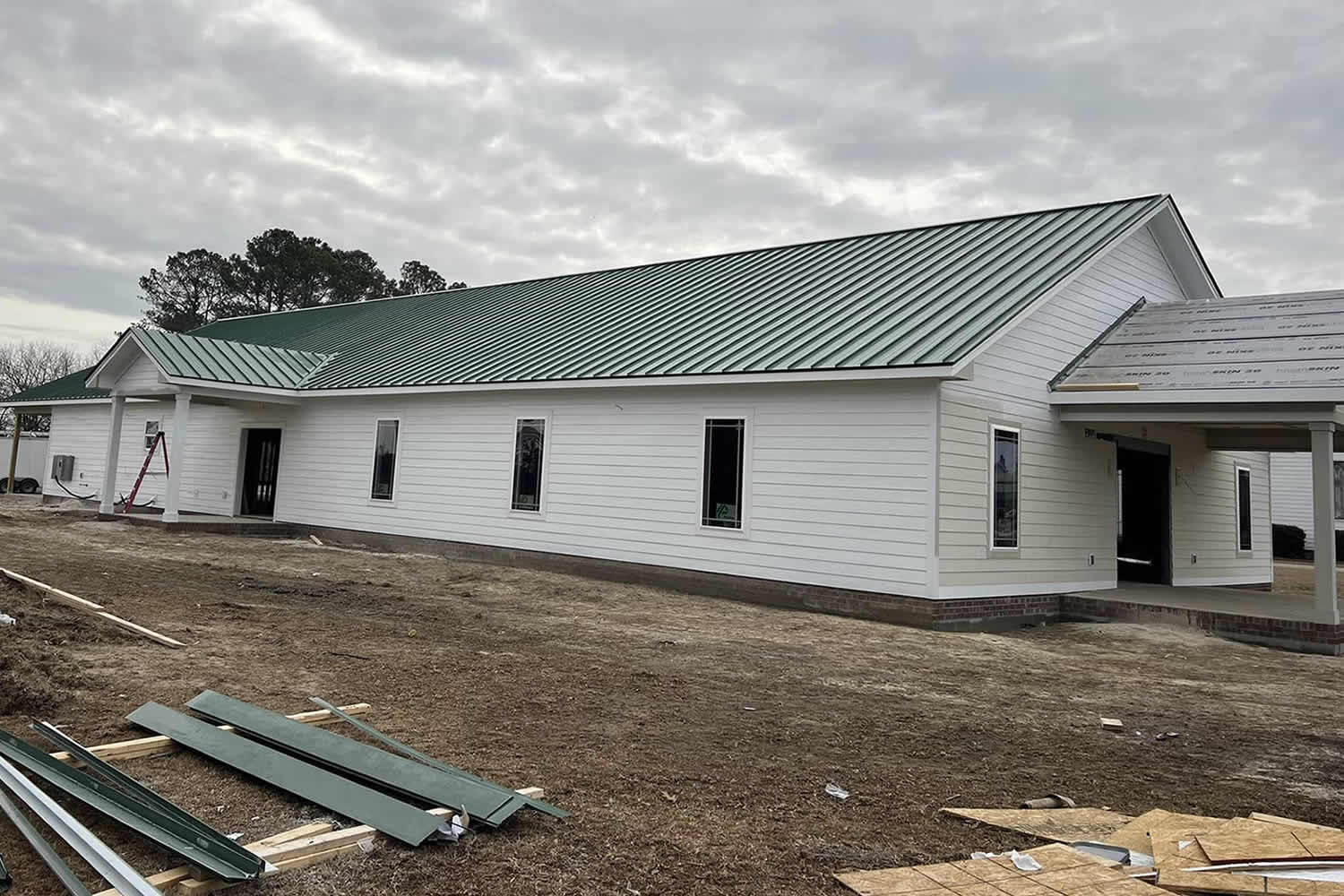 high-pitch-metal-roof-installation